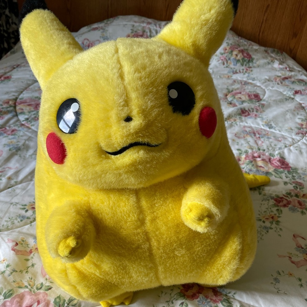 1999 Hasbro TOMY jumbo Pikachu plush